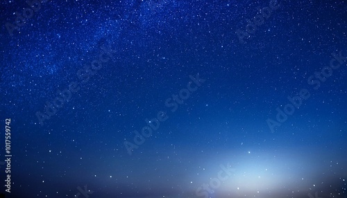 ロイヤルブルーの夜空 星空 夜空 宇宙 天の川 青 夜光 星明かり 輝き 天体 無限 夢 幻想的 静寂 深い空 銀河 星空観測 星空撮影 夜景 青いグラデーション 宇宙空間