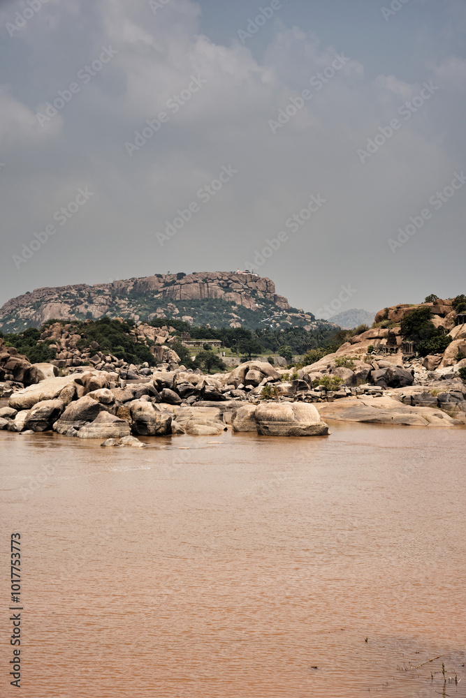 Ruins and nature: harmony in Hampi