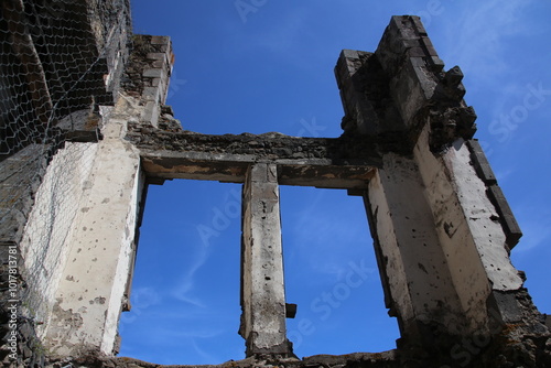 Fotografie Forteresse et Château de Murol sur un socle basaltique