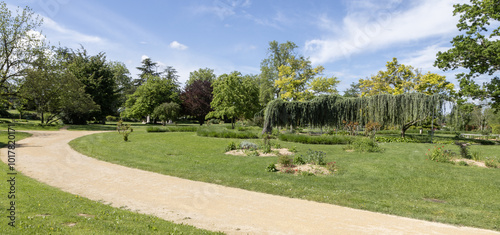 Parc paysager au printemps photo