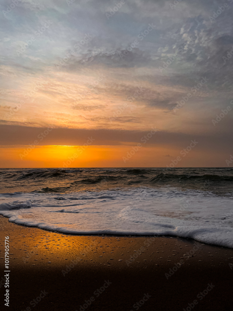 Fototapeta premium sunrise on the sea