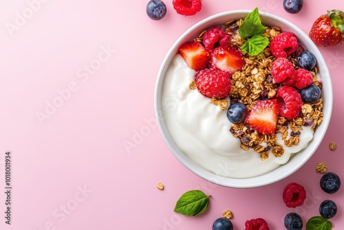 Obraz na płótnie Healthy yogurt breakfast bowl with fresh berries granola on pink w salonie