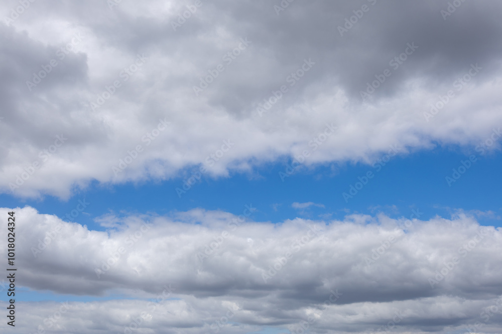 Fototapeta premium Cloudy overcast day during the day.