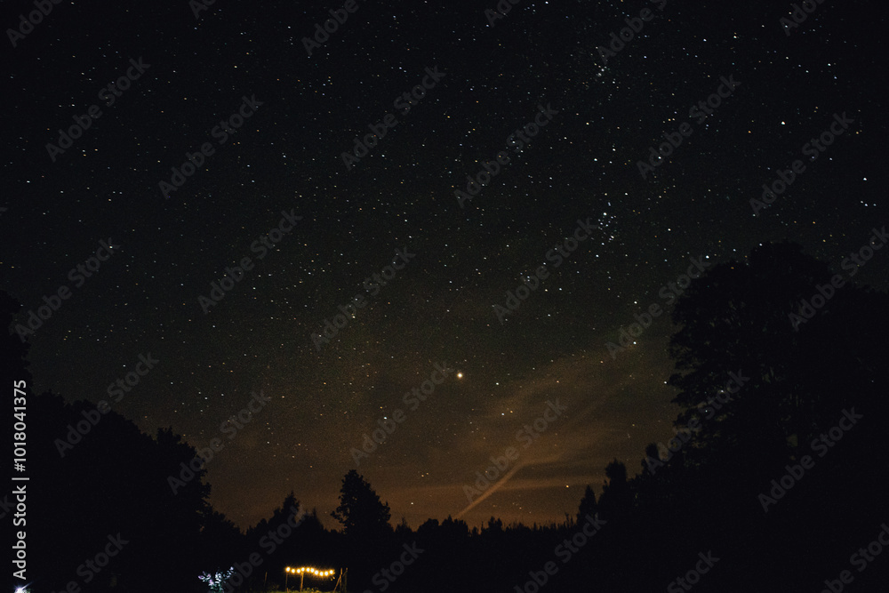 Naklejka premium Starry night with the reflection of the northern light.