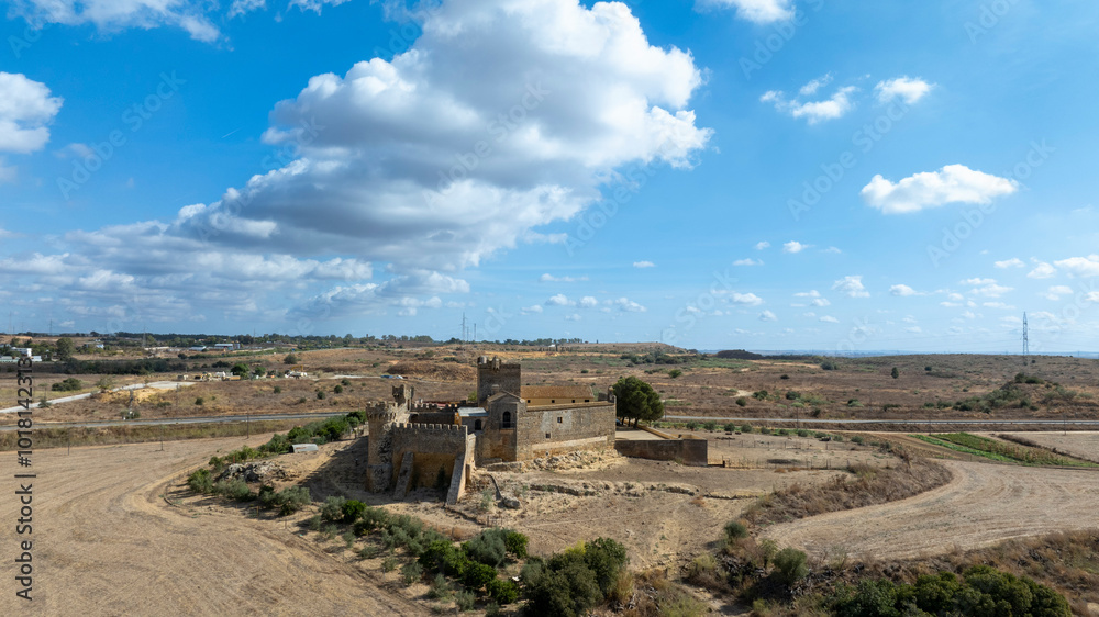 Fototapeta premium Vista aérea del castillo de Marchenilla en Alcalá de Guadaíra, Sevilla