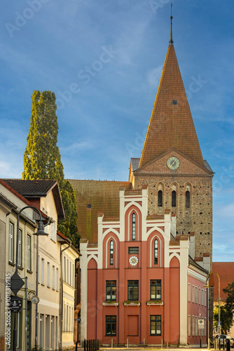 Rathaus Schwaan mit St.Pauls-Kirche