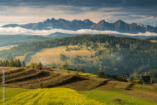 Fototapeta Naklejka Na Ścianę i Meble -  Breathtaking Sunrise Over Tatras Mountains from Pieniny Park in Autumn