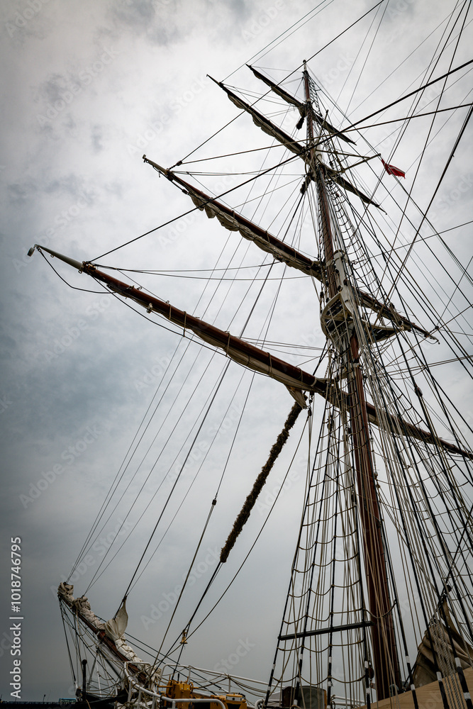 Fototapeta premium Majestic Tall Ship Masts Against a Cloudy Sky