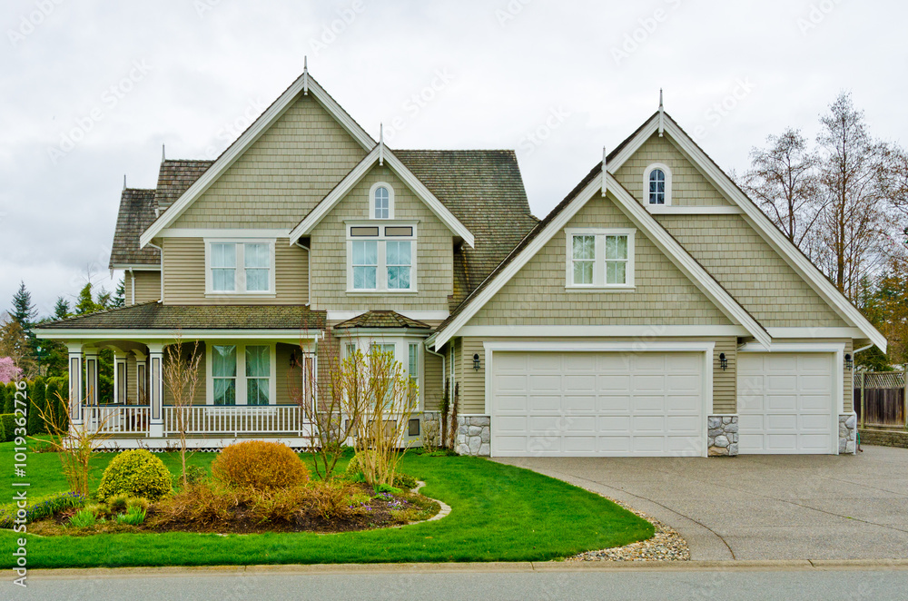 Houses in suburb at Summer in the north America. Luxury houses with nice landscape. Houses in suburb at Summer in the north America. Luxury houses with nice landscape.