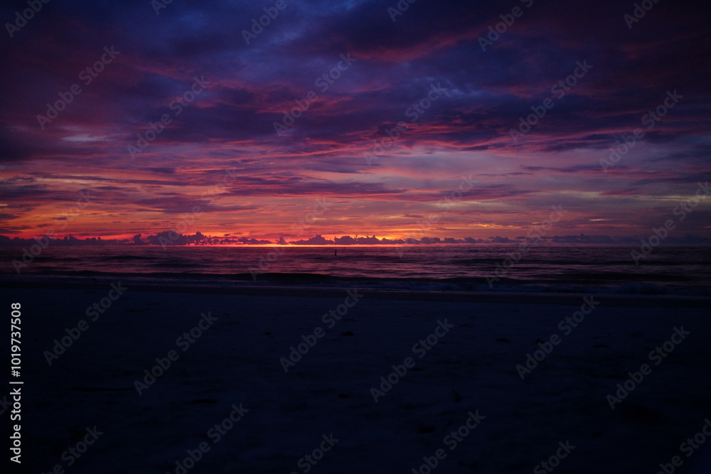 Fototapeta premium Purple and Orange Twilight Sunset Beach