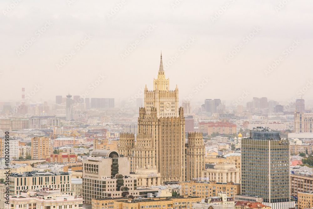 Obraz premium MOSCOW, RUSSIA - September 27, 2024: Residential building on Kotelnicheskaya embankment. One of the seven realized Stalin skyscrapers in Moscow.