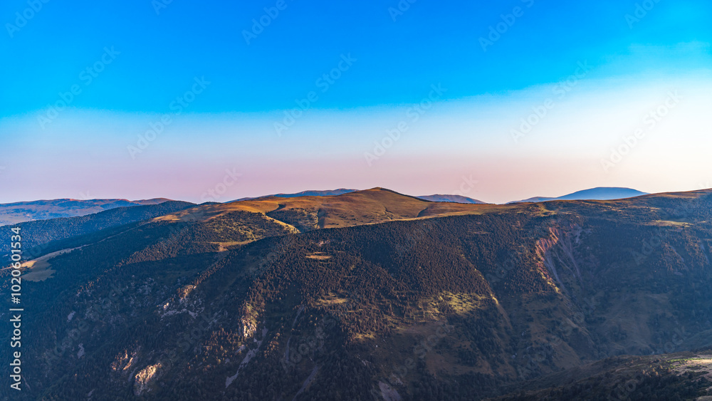Obraz premium puesta de sol en los pirineos
