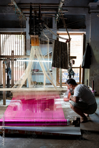 Photography Indian man working alone in an artisan textile workshop