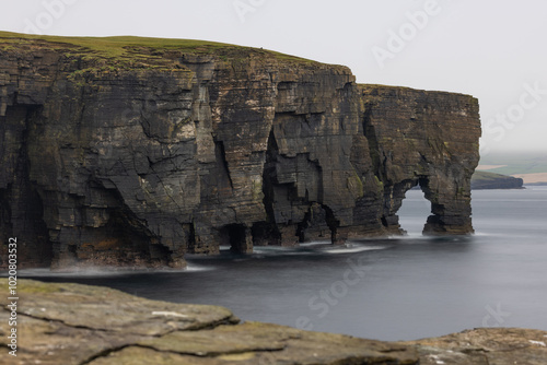 Foto Hole of the Horses Sea Arch, Rousay, Orkney, Scotland