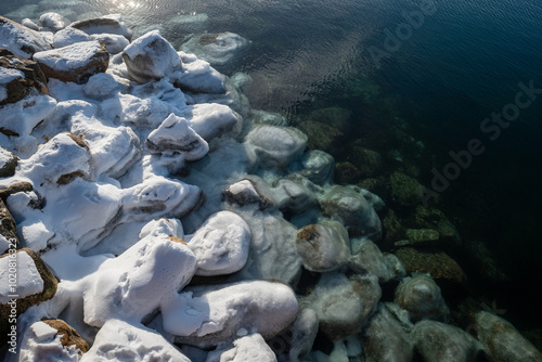 Obraz na płótnie Split Ice on the Seawater Surface in Fractal Patterns Seen From Above in the Northern Atlantic Ocean in Winter w salonie