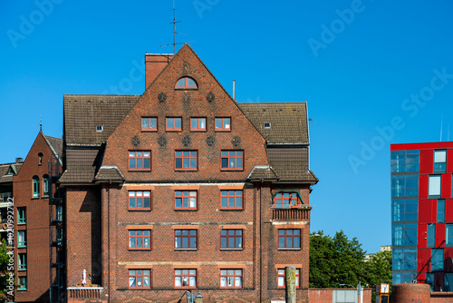 Hkistorisches Backsteingebäude am Fischmarkt in Hamburg-Altona photo