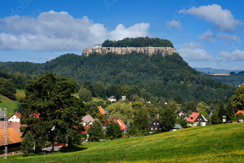 Obraz na płótnie Pfaffendorf mit Festung Königstein w salonie
