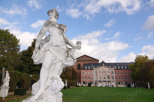 Kurfürstliches Palais und Basilika in Trier photo