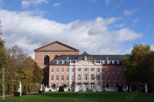 Kurfürstliches Palais und Basilika in Trier photo