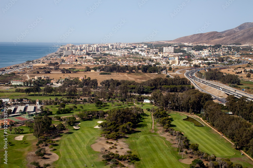 Fototapeta premium Aerial View of Malaga\'s Coastline and Urban Landscape on a Clear Day