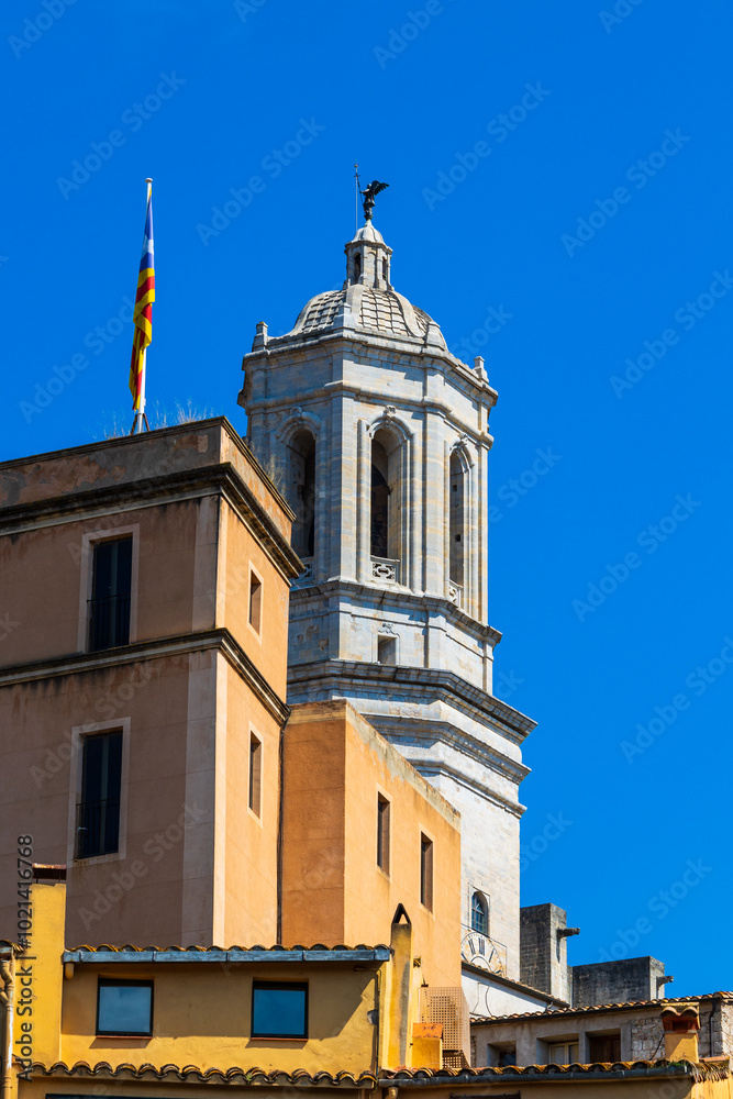 Fototapeta premium Clocher de style baroque de la Catedral de Santa Maria de Gérone
