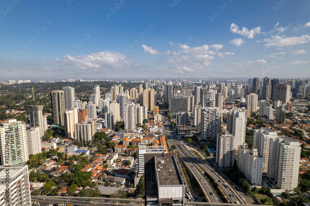 Aerial view of Campo Belo in São Paulo showing urban buildings and Avenida Santo Amaro