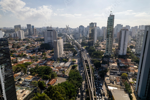 Aerial view of the Campo Belo neighborhood in São Paulo, with modern skyscrapers and residential areas, on Av. Roberto Marinho