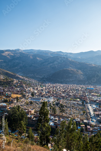 Obraz na płótnie Huaraz Cityscape with View of the Cemetery on a Sunny Day in the Ancash Region, Peru w salonie