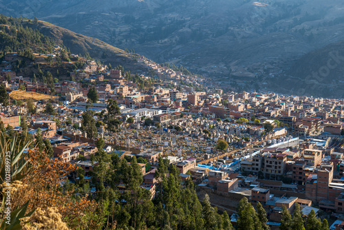 Obraz na płótnie Huaraz Cityscape with View of the Old Cemetery on a Sunny Day in the Ancash Region, Peru w salonie