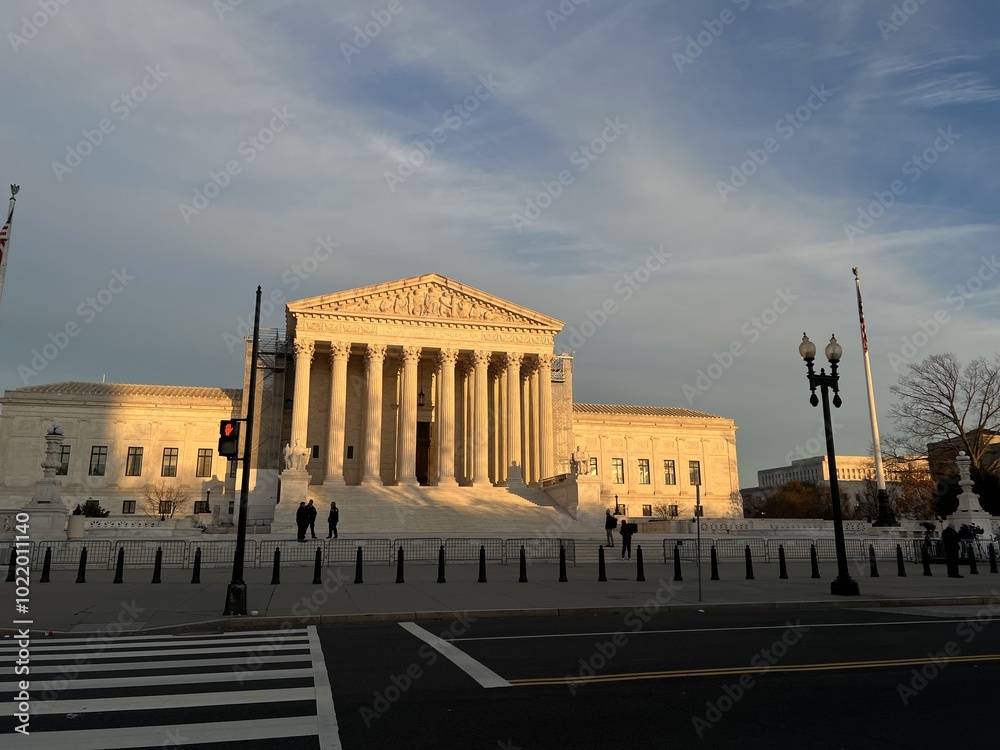 Obraz premium U.S. Supreme Court in the evening.Wide.
