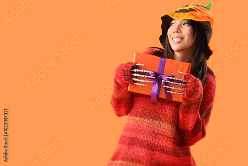 Young Asian woman dressed f...