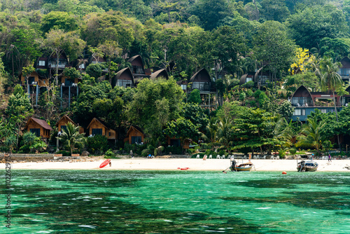 Fototapeta Naklejka Na Ścianę i Meble -  Thailand beach houses hotel with clead sea water