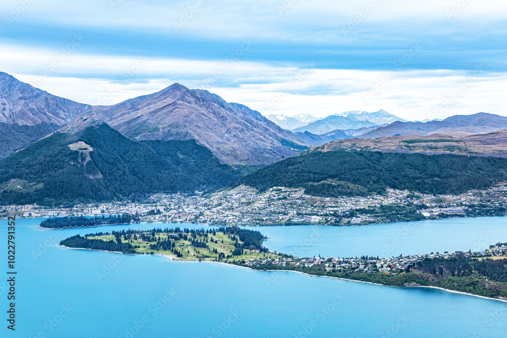 Fototapeta premium Lake Wakatipu, Queenstown, Otago, South Island, New Zealand, Oceania.