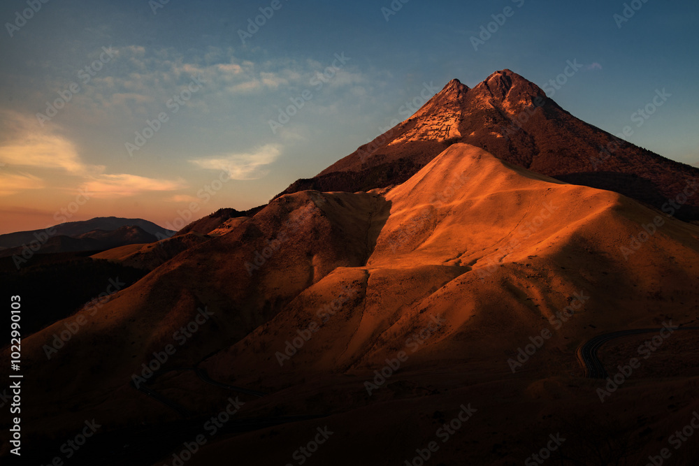 Naklejka premium 赤(豊後)富士