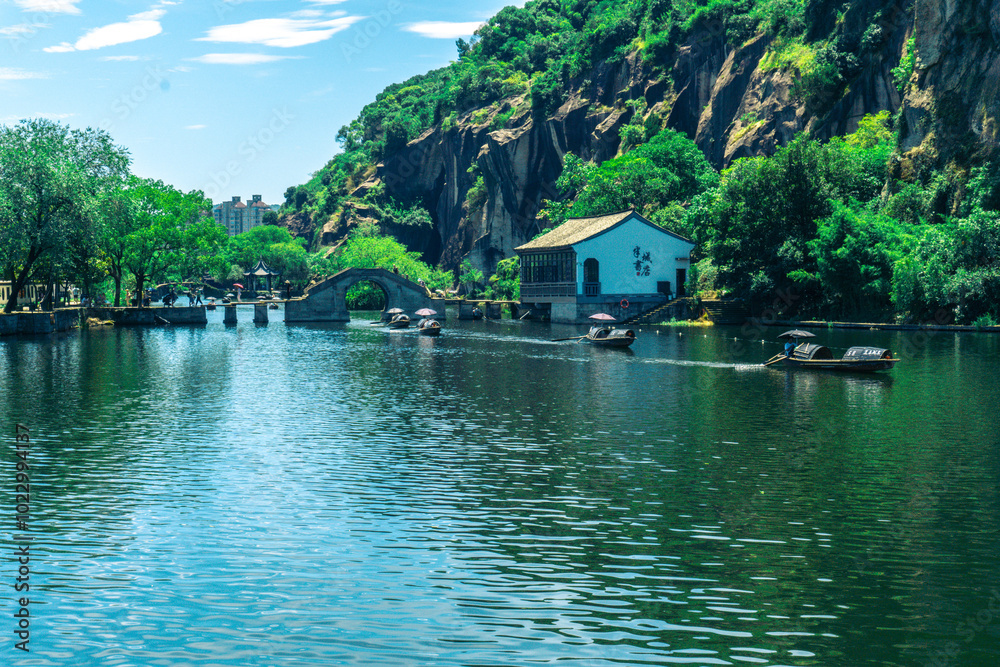 Fototapeta premium Shaoxing ancient Chinese town, Shaoxing lake, river with old Chinese wooden boats