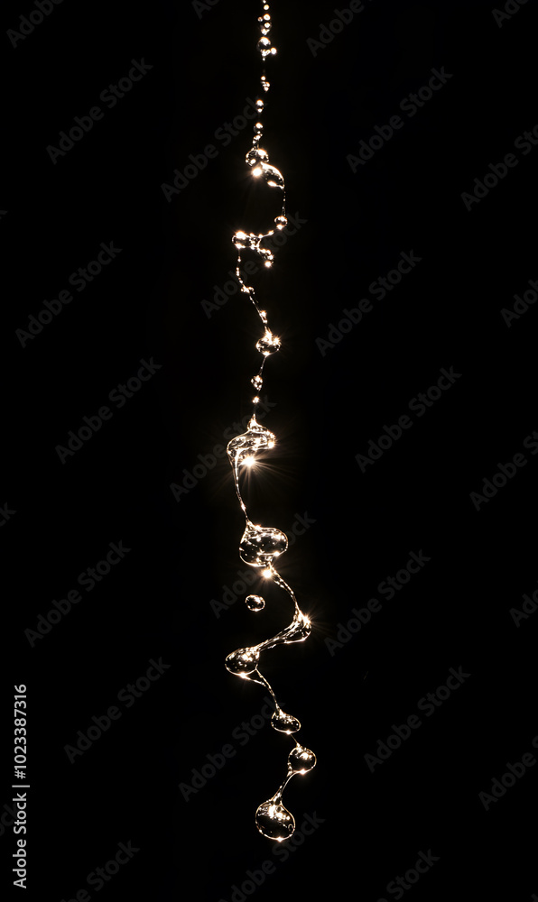 Dynamic Water Droplets Isolated on Black Background – High-Speed Captures, Ripples, Splashes, and Mist in Elegant Motion