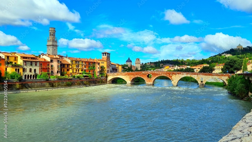 Fototapeta premium Verona - Italy - View of the Ponte Pietra