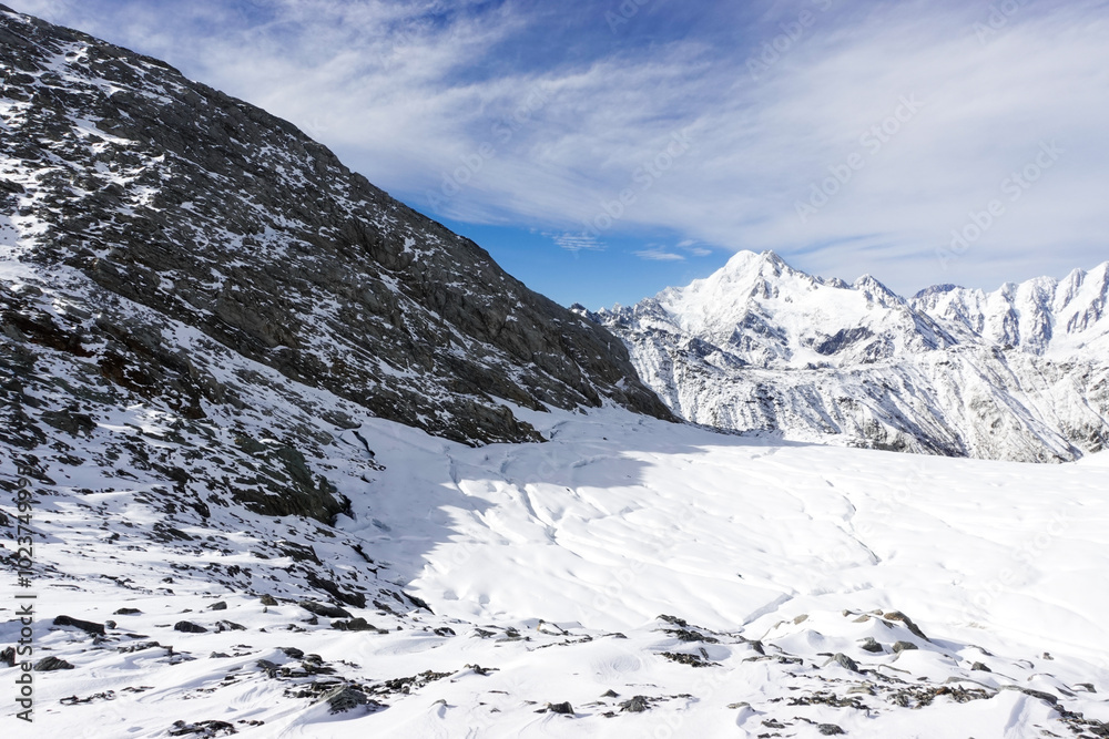 Obraz premium Mountains near Franz Joseph, they are part of Te Wāhipounamu mountains chain, and Westland Tai Poutini National Park on the West Coast of New Zealand's South Island.