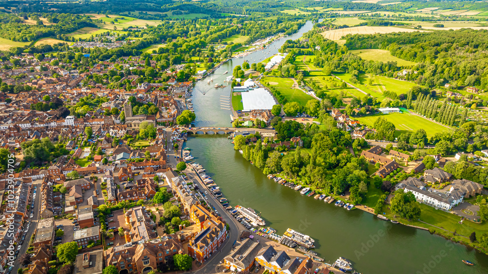 Fototapeta premium View of Henley-on-Thames, a town and civil parish on the River Thames in Oxfordshire, England