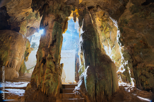 カオルアン洞窟　ペッチャブリー　ถ้ำเขาหลวง, เพชรบุรี　Tham Khao Luang Cave, Phetchaburi photo