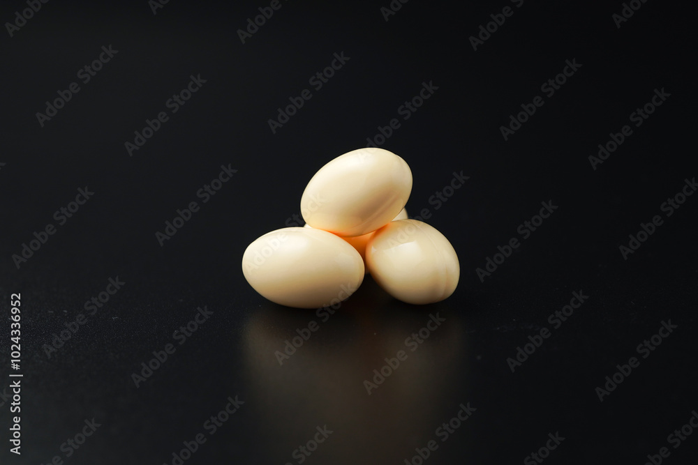 Vitamin in white soft gels capsules, Fish oil, omega 3, omega 9, vitamin D, vitamin E Vitamin in white soft gels capsules, Fish oil, omega 3, omega 9, vitamin D, vitamin E