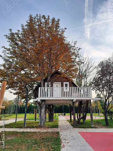 Tree house in autumn colors