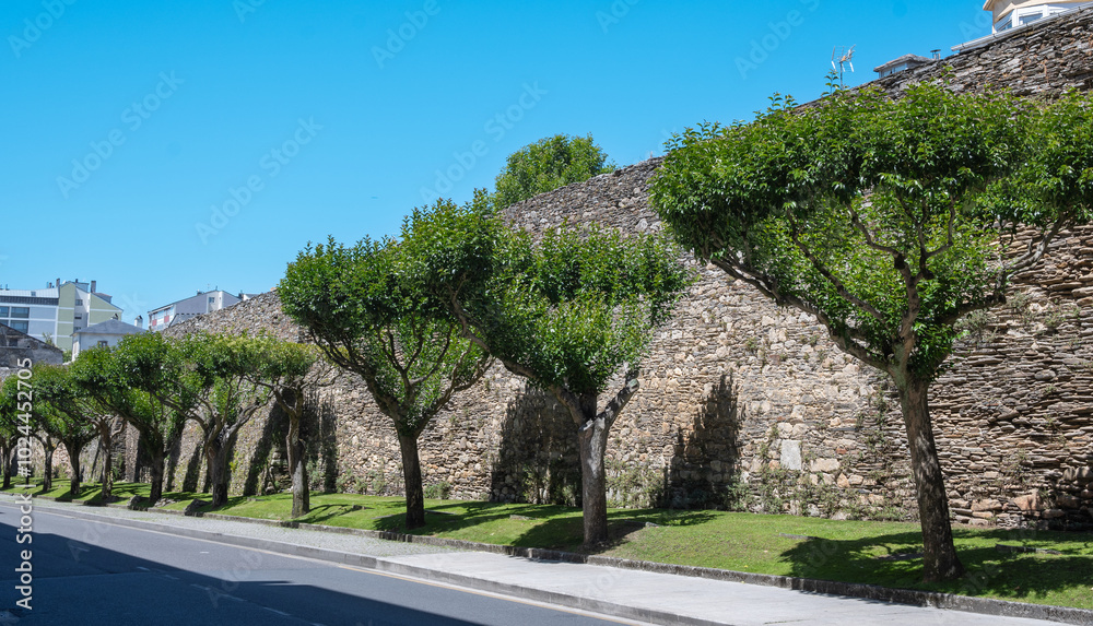 Restos de la muralla romana del siglo III perfectamente conservados en la ciudad de Lugo, España Restos de la muralla romana del siglo III perfectamente conservados en la ciudad de Lugo, España