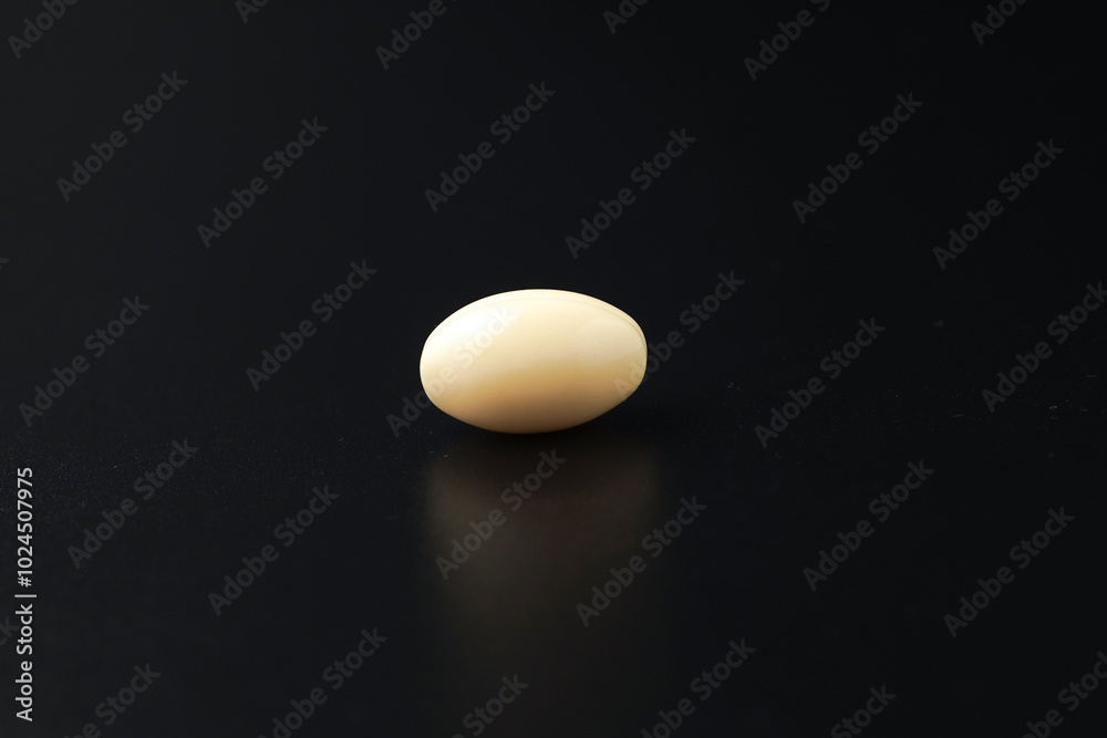Vitamin in white soft gels capsules, Fish oil, omega 3, omega 9, vitamin D, vitamin E Vitamin in white soft gels capsules, Fish oil, omega 3, omega 9, vitamin D, vitamin E