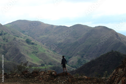 turista no parque nacional da serra da canastra, em minas gerais 