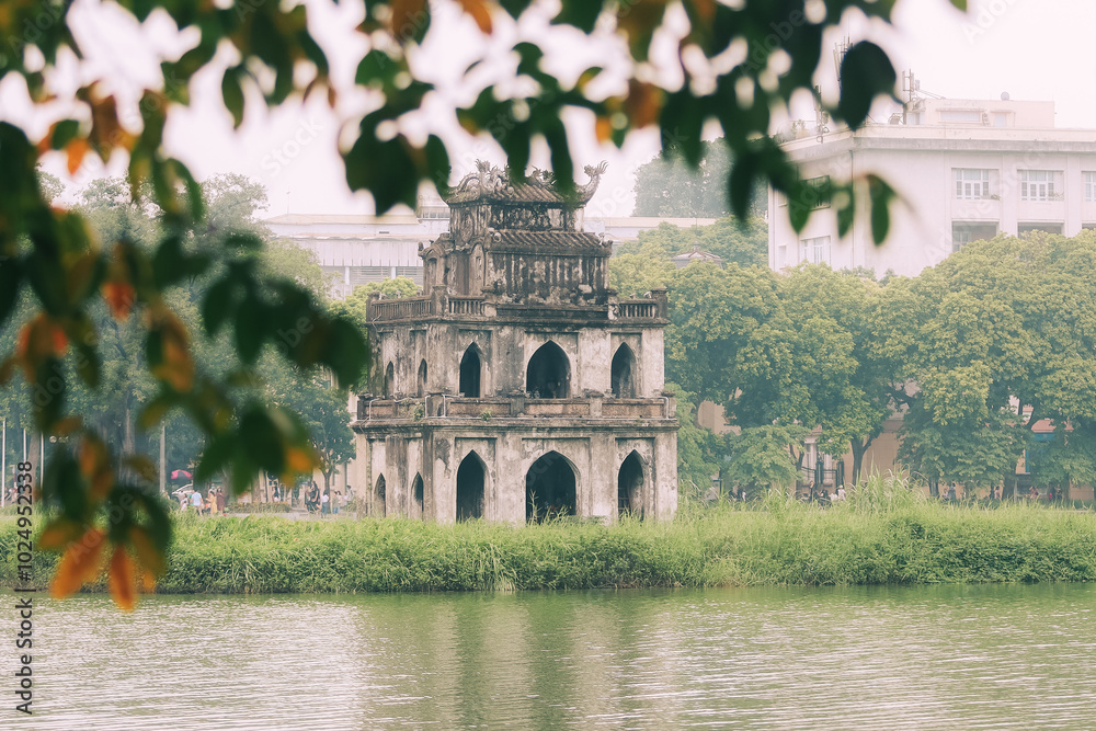 Fototapeta premium Hoan Kiem lake turtle tower