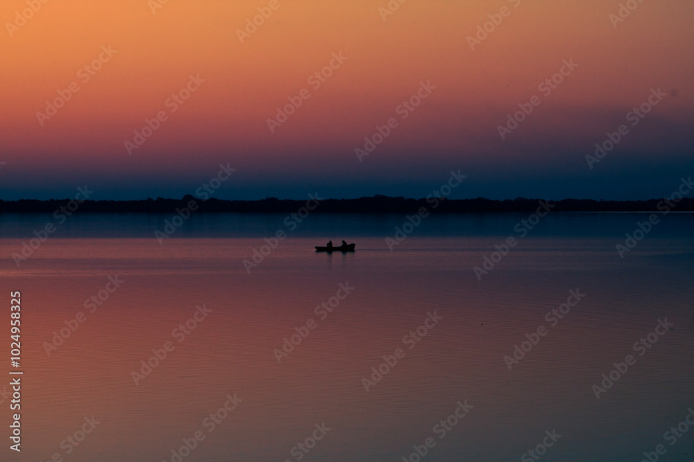 Atardecer en la laguna colorada de Pampas del Yacuma