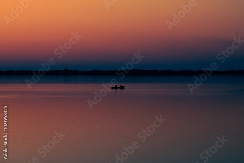 Atardecer en la laguna colorada de Pampas del Yacuma