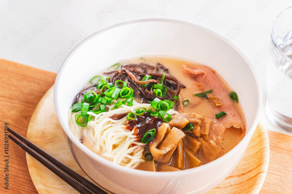 博多豚骨ラーメン 辛だれ 博多豚骨ラーメン 辛だれ