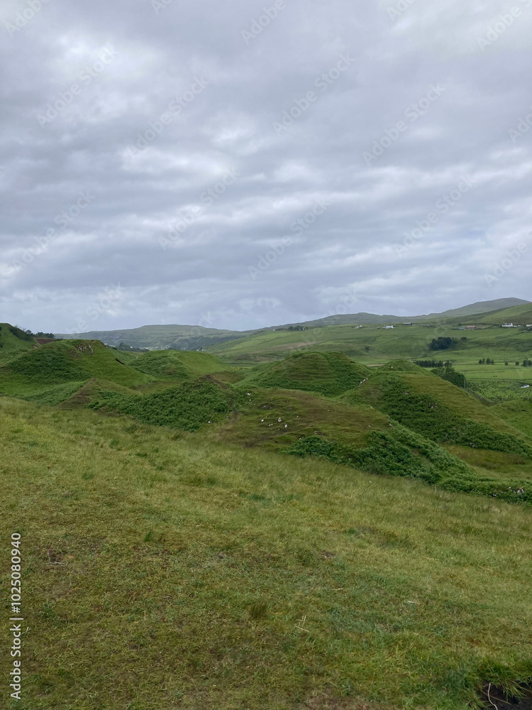 Fototapeta premium Green Hills at the Isle of Skye